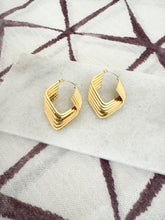 Load image into Gallery viewer, The Gold Geometric Stacked Hoops
